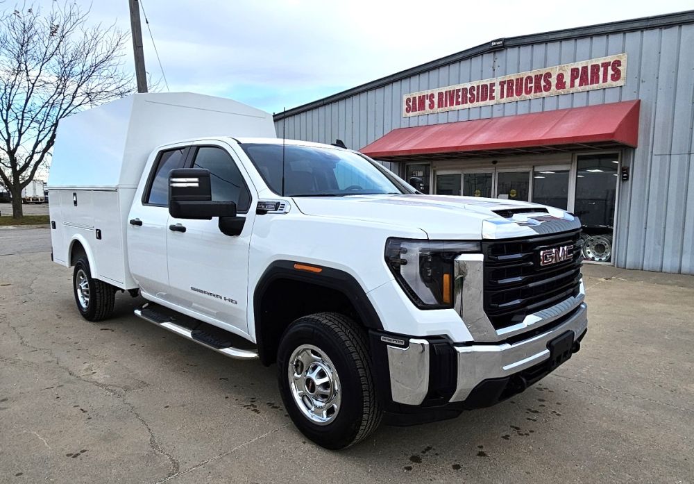 2024 GMC Sierra 2500HD Pro's photo