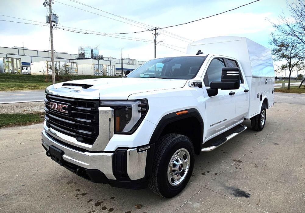 2024 GMC Sierra 2500HD Pro's photo