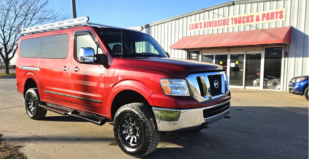 2021 Nissan NV Passenger SL's photo