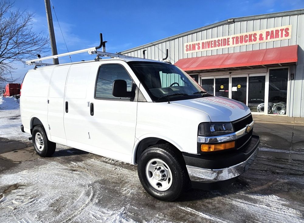 2025 Chevrolet Express Cargo Work Van's photo