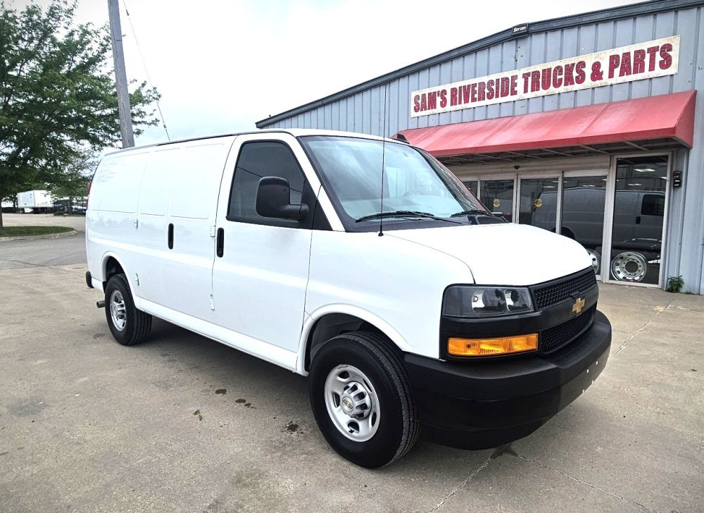 2024 Chevrolet Express 2500 Work Van HD's photo