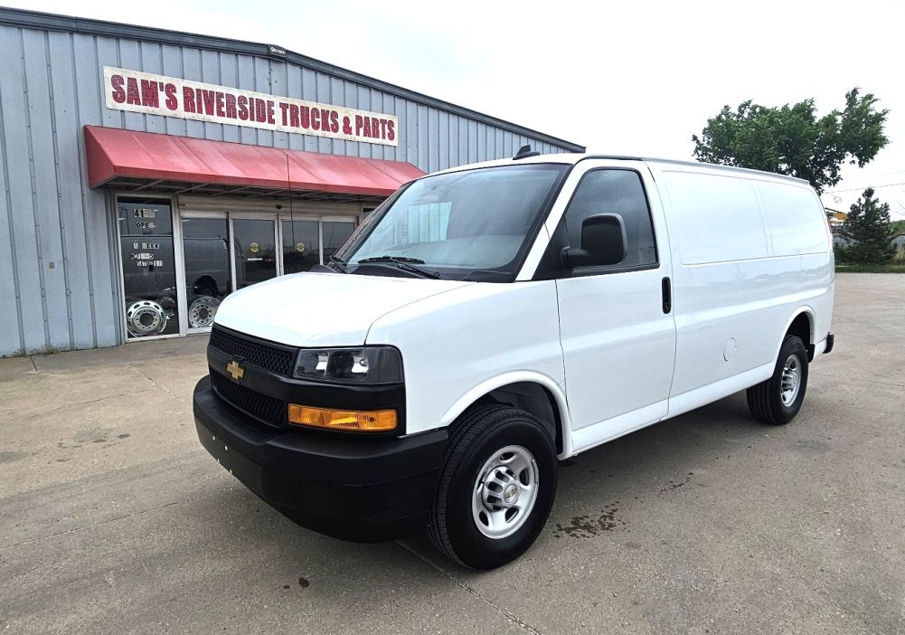 2024 Chevrolet Express 2500 Work Van HD's photo