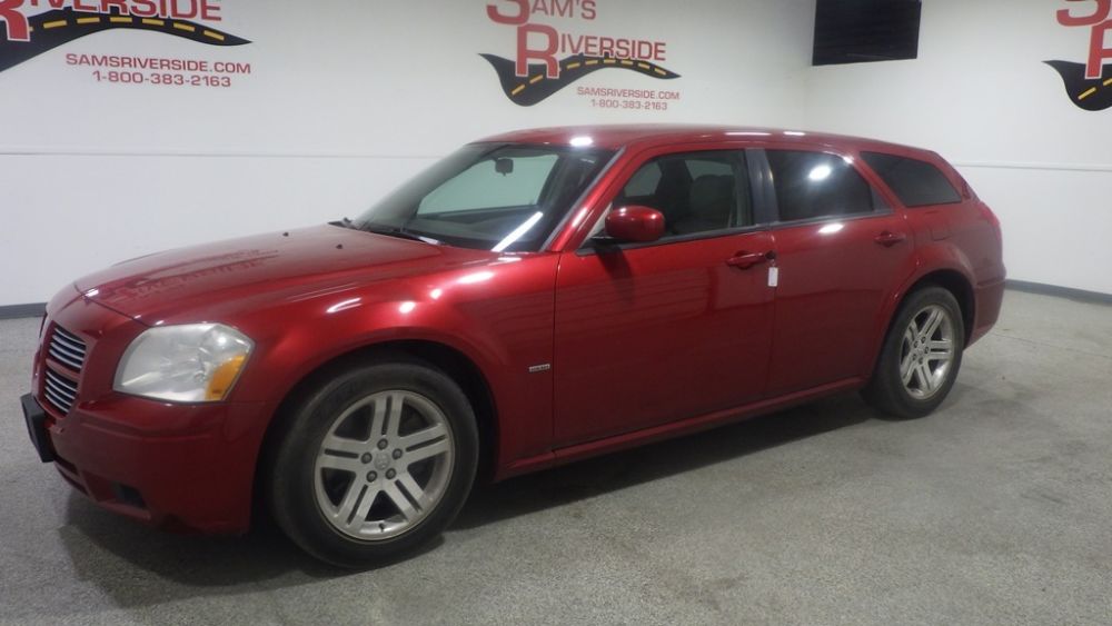 2005 Dodge Magnum R/T's photo