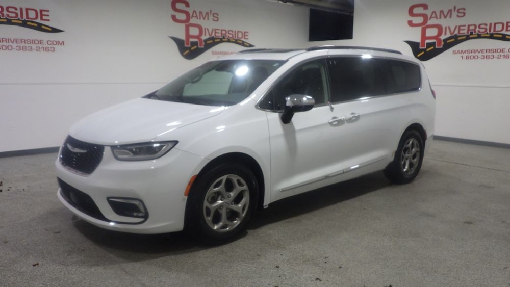 2023 Chrysler Pacifica Limited's photo