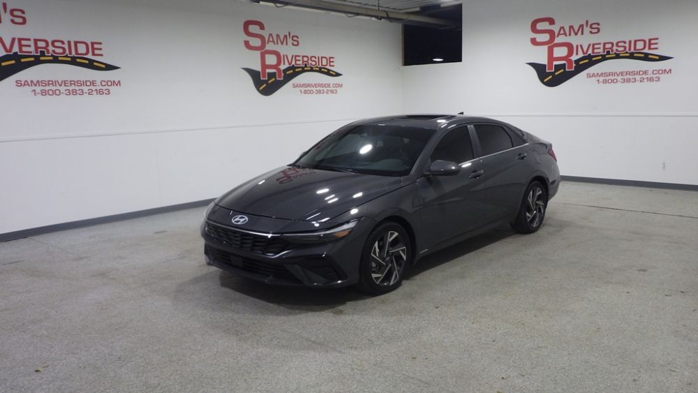 2024 Hyundai Elantra Limited's photo