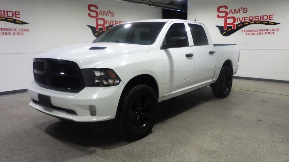 2020 RAM 1500 Classic Express Crew Cab 4x4 5'7's photo