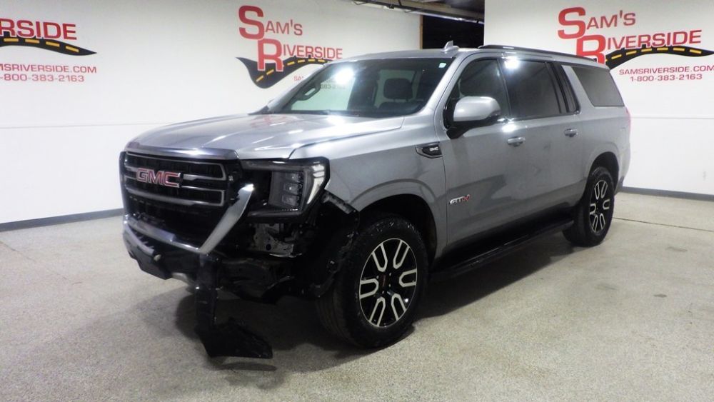 2023 GMC Yukon AT4 4X4's photo